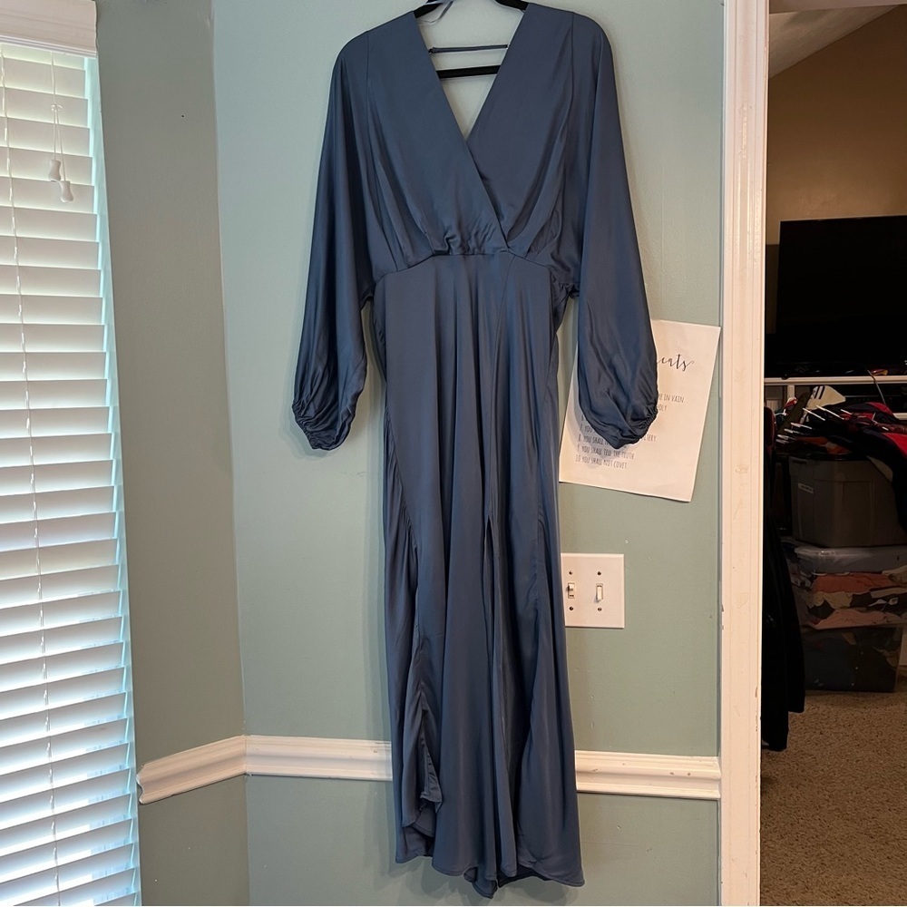 Astr The Label Elegant Blue V-Neck Maxi Dress Size Medium